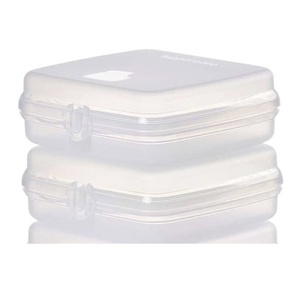 NEW in pkg set of 2 clear Tupperware sandwich keepers